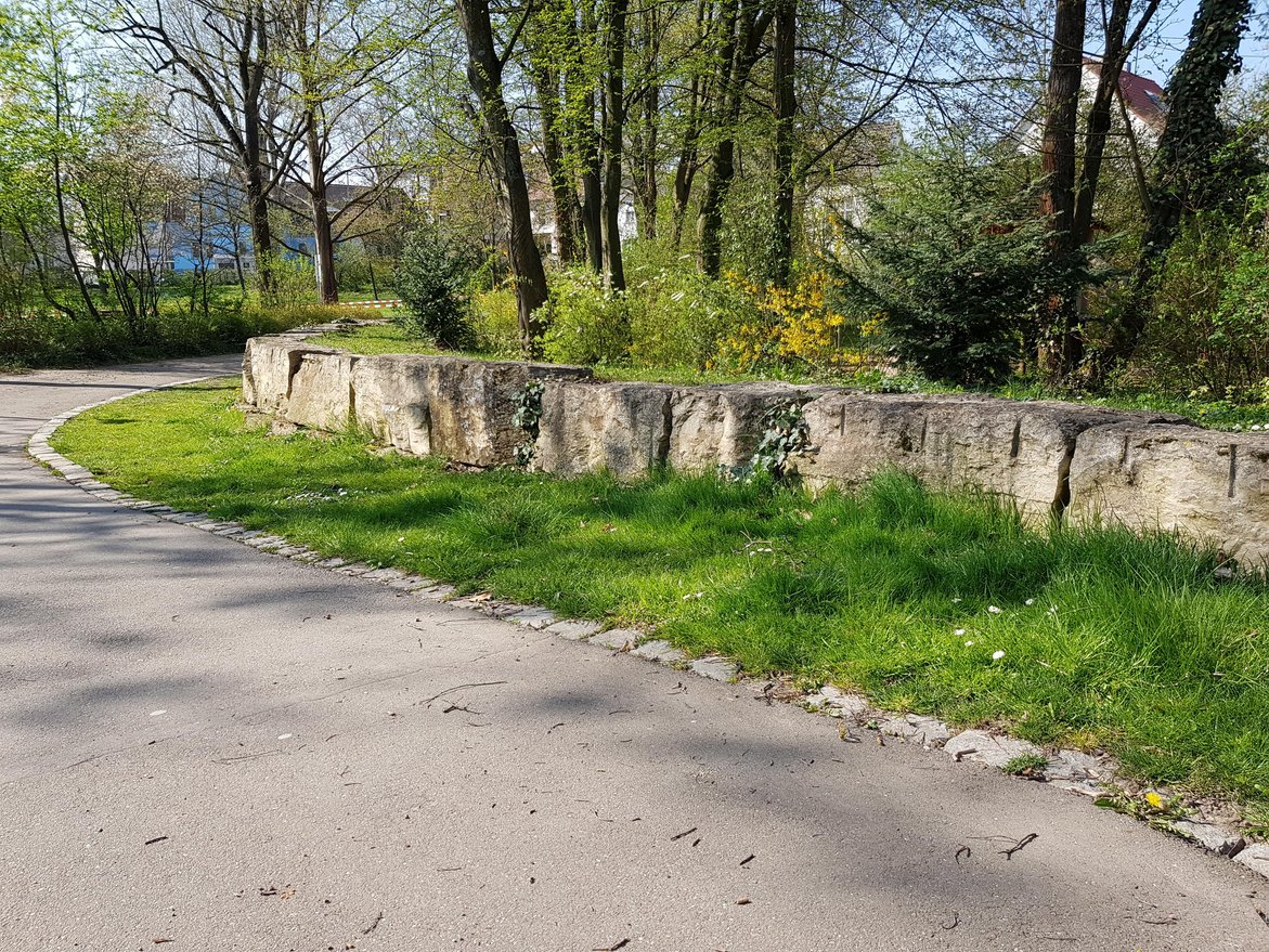 Natursteinmauer am Kindergarten Hochenstaufenstraße Natursteinmauer am Kindergarten Hochenstaufenstraße