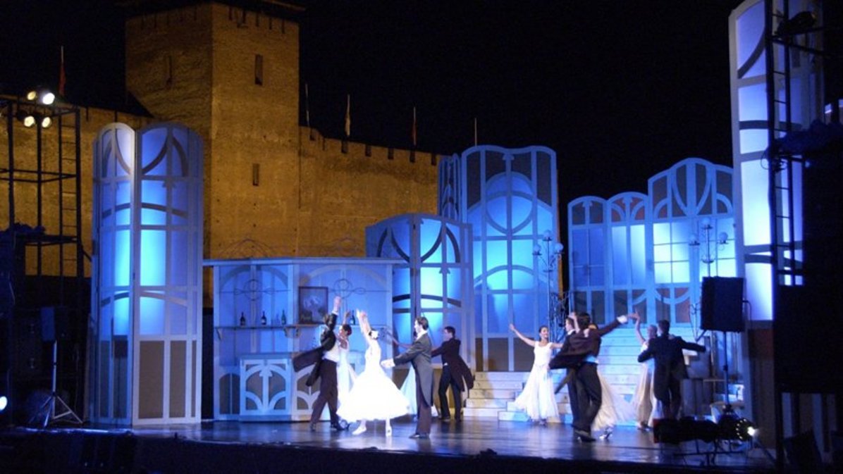 Kulturveranstaltung vor der Burg Kulturveranstaltung vor der Burg